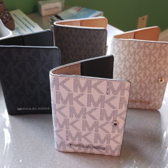 Brand new passport cases each - Picture 1 of 3